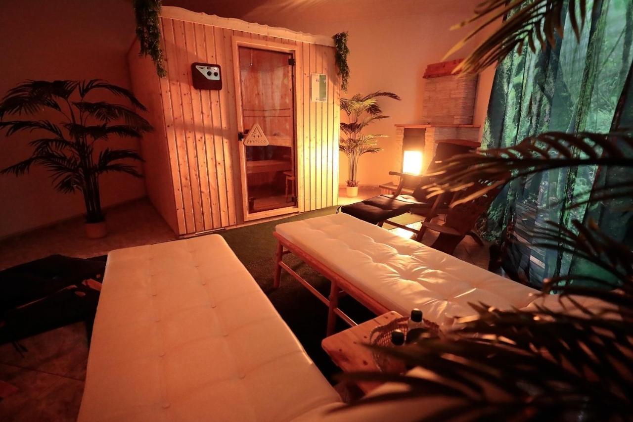 Goldhouse - Sauna, Whirlpool, Switch, Darts & Mehr Андернах